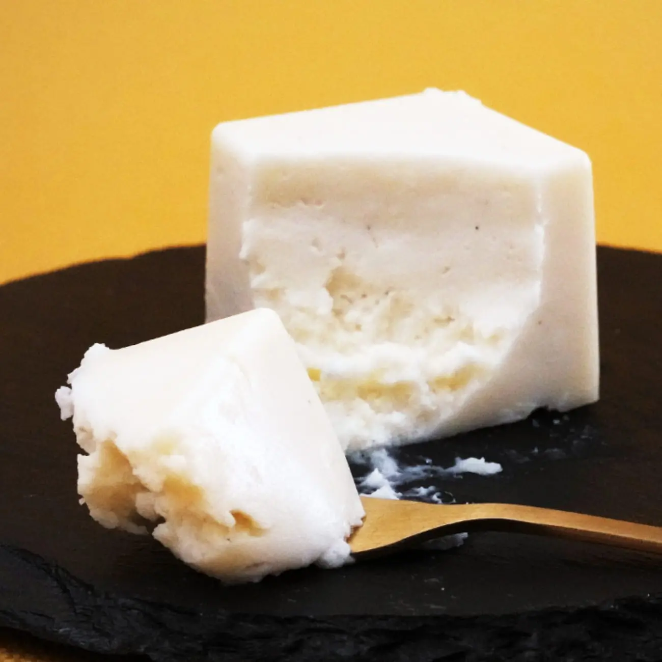 レアでもベイクドでもない、”新食感”